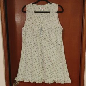 Floral Sleeveless Chemise